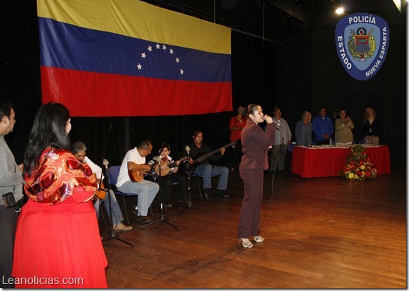 FOTO 5- Victoria Gómez, La Flor de Margarita, deleitó con su voz