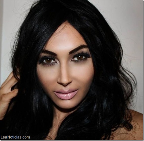 Claire_Leeson-Kim_Kardashian-doble_
