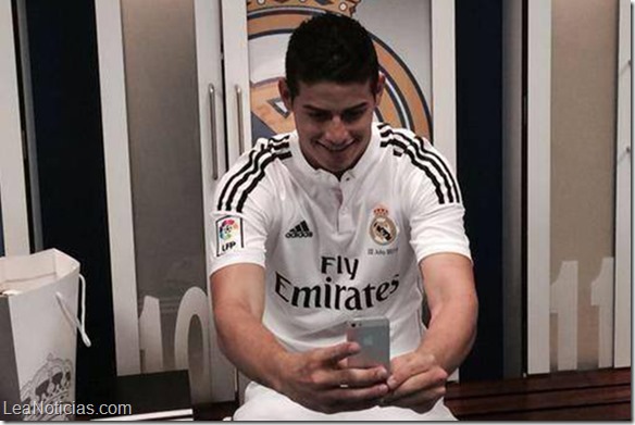 james rodriguez selfie 1