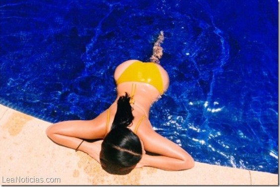 kim-kardashian-yellow-bikini-
