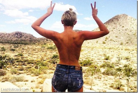 miley-cyrus-sin-camiseta-en-instagram