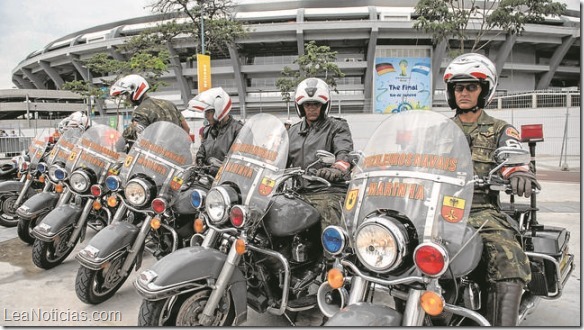 FBL-WC-2014-MARACANA-SECURITY