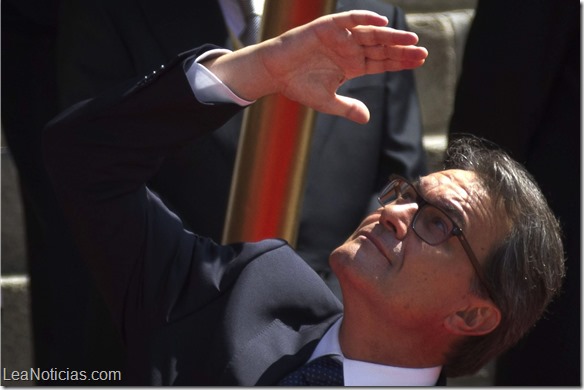 El-presidente-de-la-Generalitat--Artur-Mas--a-la-salida-del-Congreso-de-los-Diputados-tras-el-acto-de-proclamacion