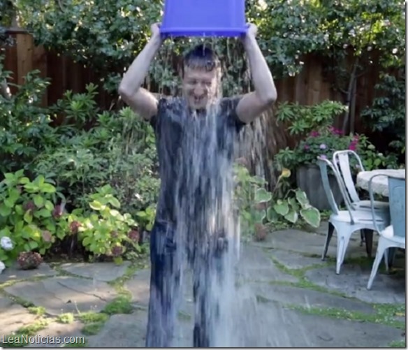 mark-zuckerberg-in-the-als-ice-bucket-challenge