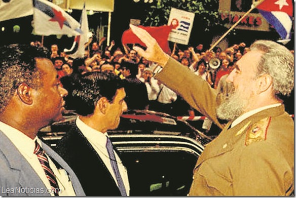 27 Jul 1992 --- Fidel Castro greeting the crowd. --- Image by © DESPOTOVIC DUSKO/CORBIS SYGMA