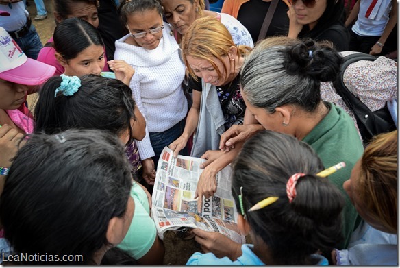 FAMILIARES DE PRESOS PERMANECEN EN INMEDIACIONES DE LA CÁRCEL DE URIBANA