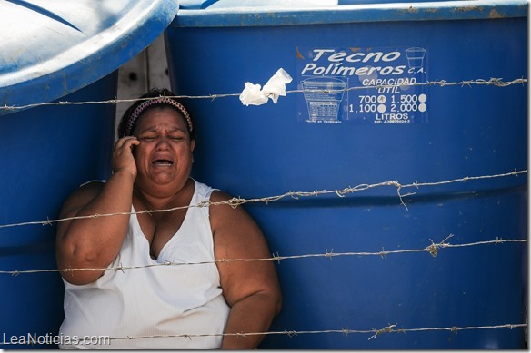 FAMILIARES DE PRESOS PERMANECEN EN INMEDIACIONES DE LA CÁRCEL DE URIBANA