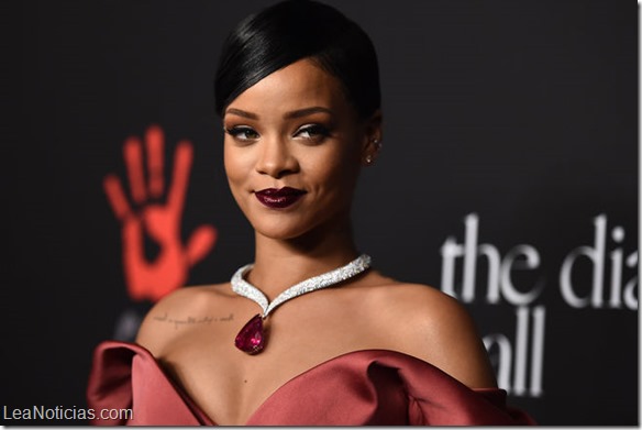 Rihanna-cena-benefica_