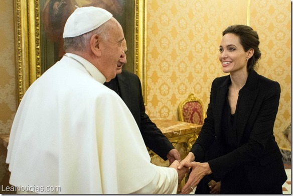 papa francisco y angelina jolie