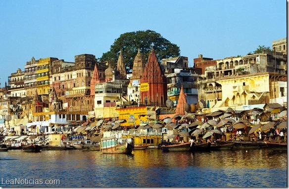 22-Varabasi-River-Ganges-Uttar-Pradesh-India