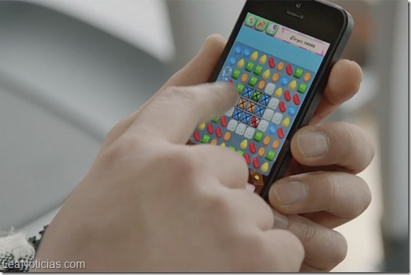 Hombre se rompe un tendón de la mano por jugar Candy Crush