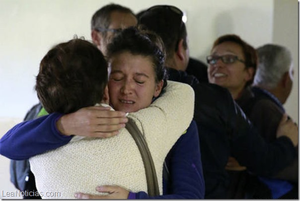 legan a Madrid los primeros españoles repatriados de Nepal