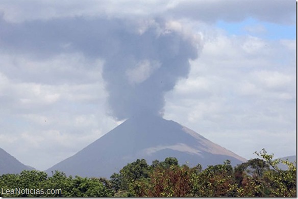 Alertan posible erupción tras explosión en volcán nicaragüense