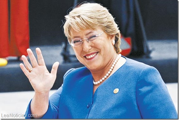 Aprobación a Bachelet sube seis puntos en una semana