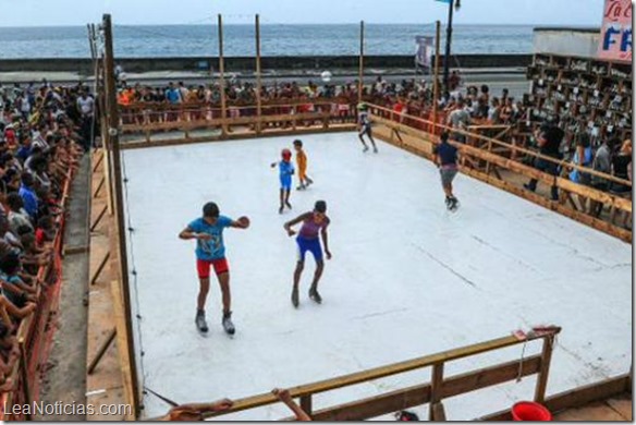 Artista neoyorquino monta pista de patinaje sobre hielo en Cuba