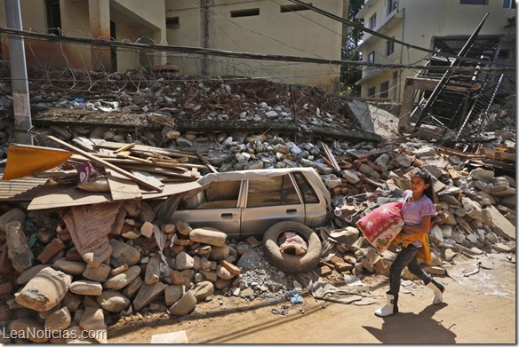 Ascienden a 96 los muertos por nuevo sismo en Nepal