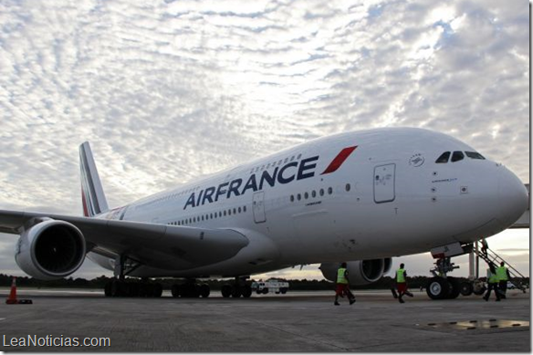 Avión de Air France fue escoltado por aviones militares de EE