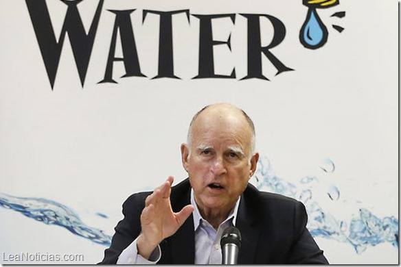 California adopta restricciones obligatorias al uso del agua