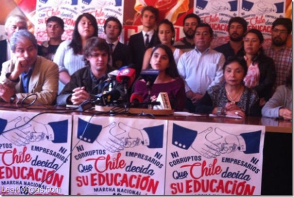 Chilenos marchan este jueves en protesta por asesinato de estudiantes y por mejoras sociales