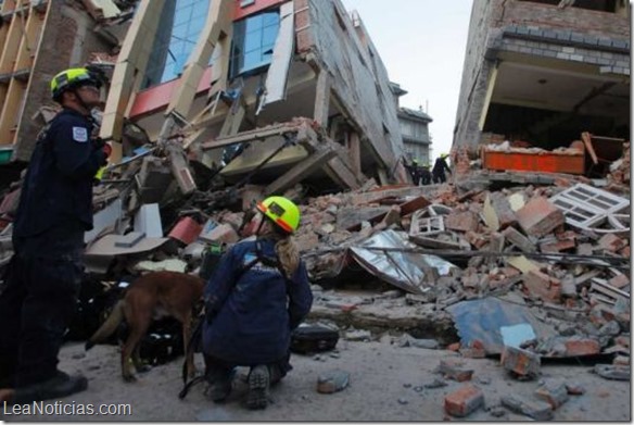 Ejército de Nepal pide evacuar edificios dañados por el terremoto