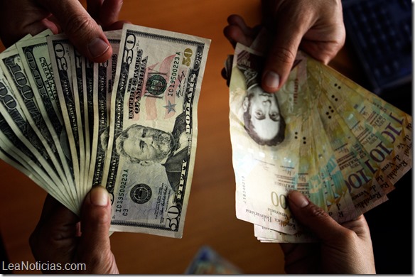 El caos cambiario deforma el salario mínimo en Venezuela