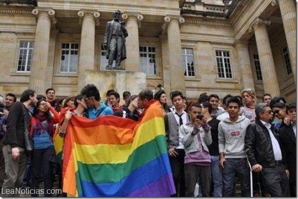 Gobierno colombiano apoya matrimonio y adopción homosexual