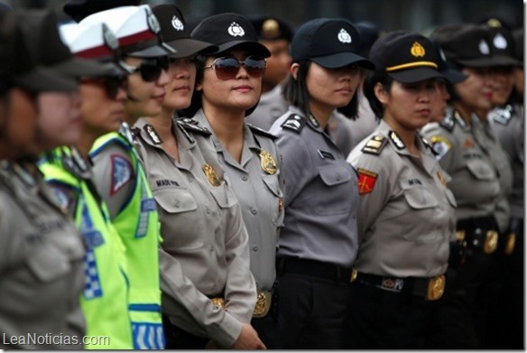 Indonesia realiza prueba de virginidad a mujeres militares