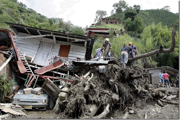 Inicia la reconstrucción de población colombiana arrasada por avalancha