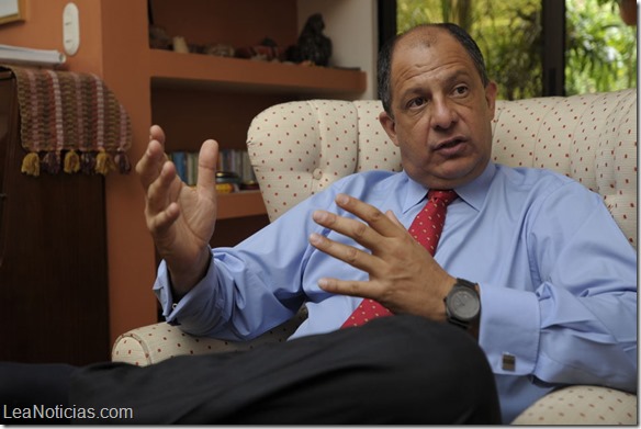 Presidente de Costa Rica espera que caso de FIFA no afecte nombre del país