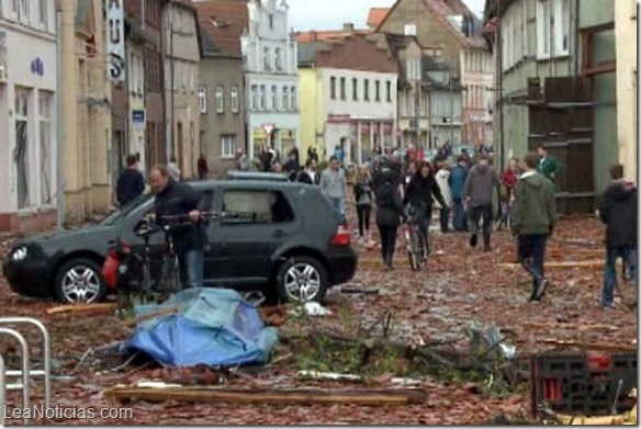 Tornado devasta una pequeña ciudad en el norte de Alemania Tornado devasta una pequeña ciudad en el norte de Alemania