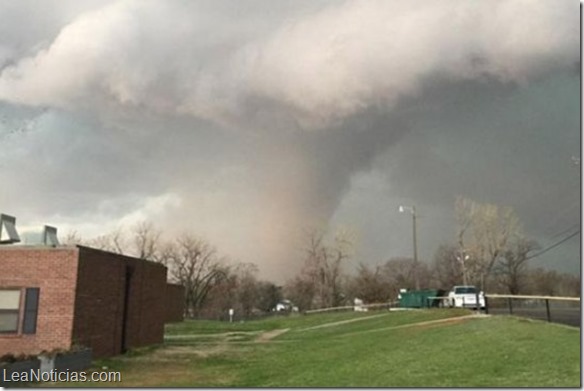 Tornados en Oklahoma dejan al menos 12 heridos y daños materiales