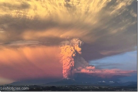 Volcán Calbuco disminuye actividad pero no se descarta nueva erupción en Chile