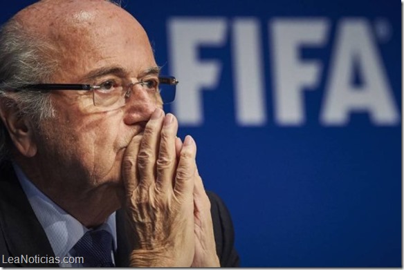 Blatter entrega el relevo de una FIFA en estado crítico