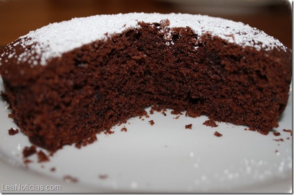 Cómo conseguir un pastel de chocolate esponjoso