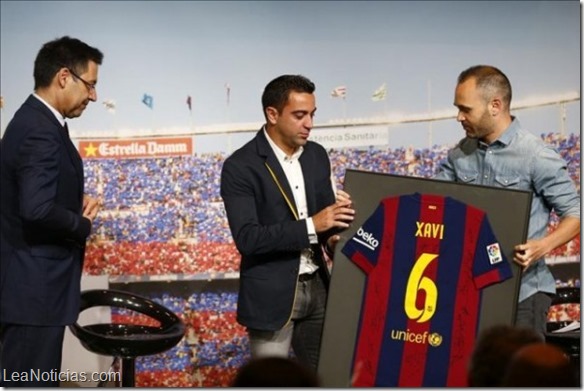 El Barcelona despide a Xavi por la puerta grande en un emotivo acto