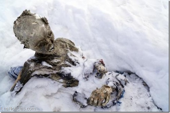 Encuentran otra momia en cima del volcán más alto de México