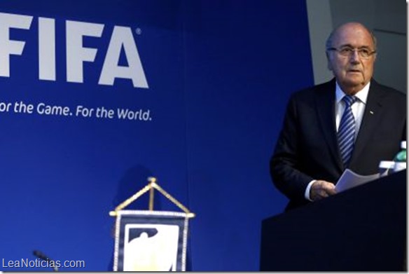 Joseph Blatter renuncia a la FIFA y convoca nuevas elecciones