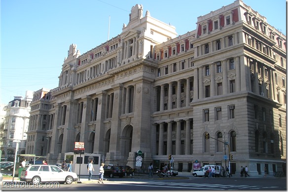 Juez argentino renuncia luego de reducir pena a violador de niño de seis años