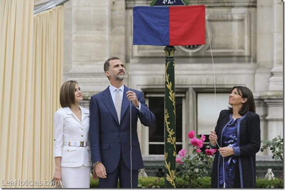 Los Reyes de España homenajean a ciudadanos que liberaron París
