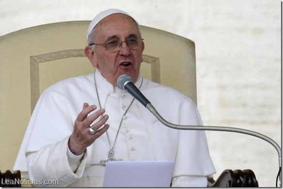 Papa Francisco aconseja usar bien el Internet y la TV