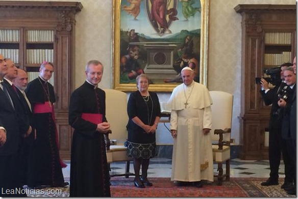 Papa Francisco se reunió casi una hora con Bachelet