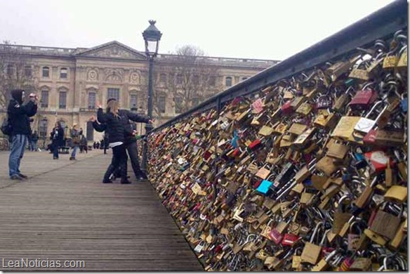 París retirará 45 toneladas de sus candados del amor