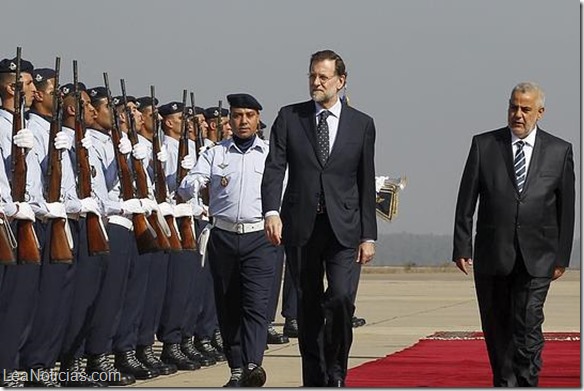 Rajoy recibe con honores en Madrid al jefe del gobierno de Marruecos