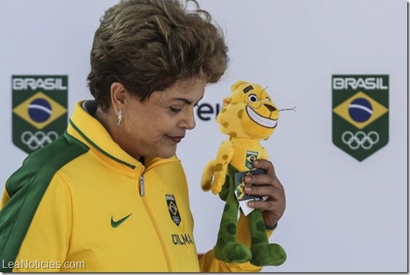 Rousseff presenta en la mascota del equipo olímpico de Brasil