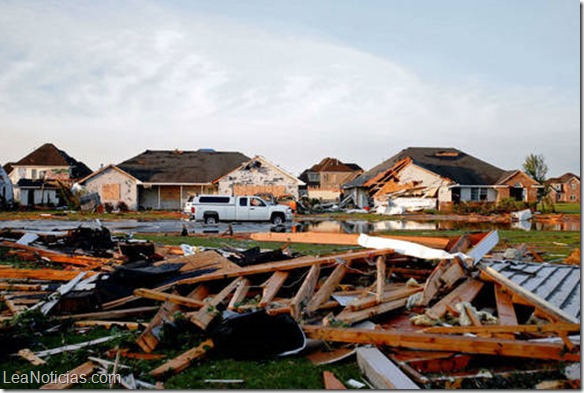 Tornado cerca de Chicago destruye varias casas