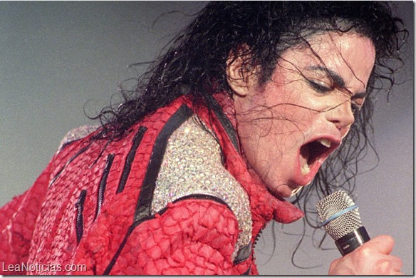 Michael Jackson performs live on stage, 1996. (Photo by Phil Dent/Redferns)