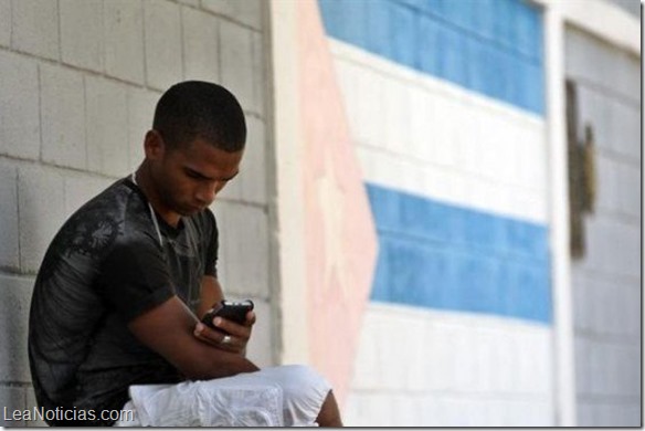 Cubanos cuentan desde hoy con 35 zonas de internet wifi