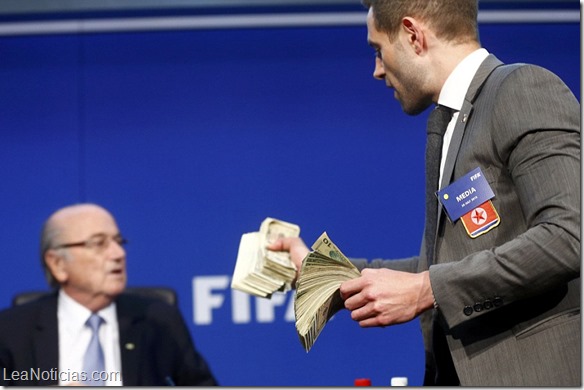 La FIFA presenta una demanda al cómico que ridiculizó a Blatter