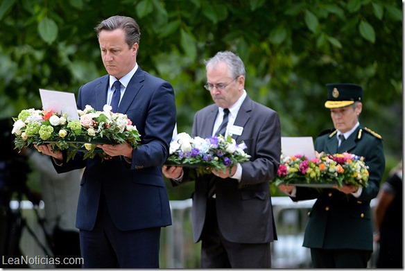 Londres recuerda con flores a los 52 muertos y 700 heridos de los atentados de 2005