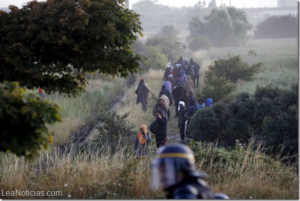 Comisión Europea dispuesta ayudar a Francia con crisis migratoria de Calais